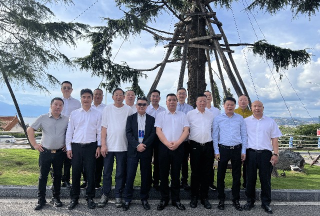 张爱忠会长出席云南省大理州浙江商会第五届换届大会暨大理州人民政府·大理州浙江商会招商推介大会